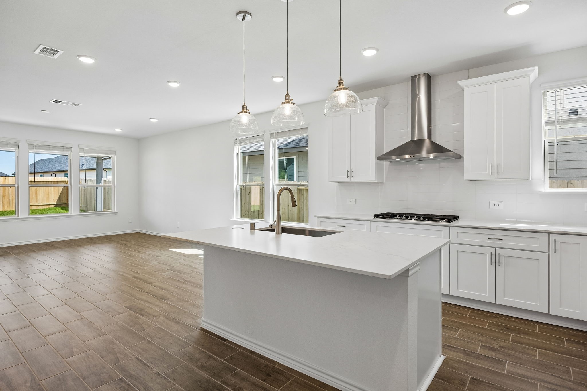 562 Ruby Bnd Lane Montgomery, TX 77356 - Photo 3 of 42