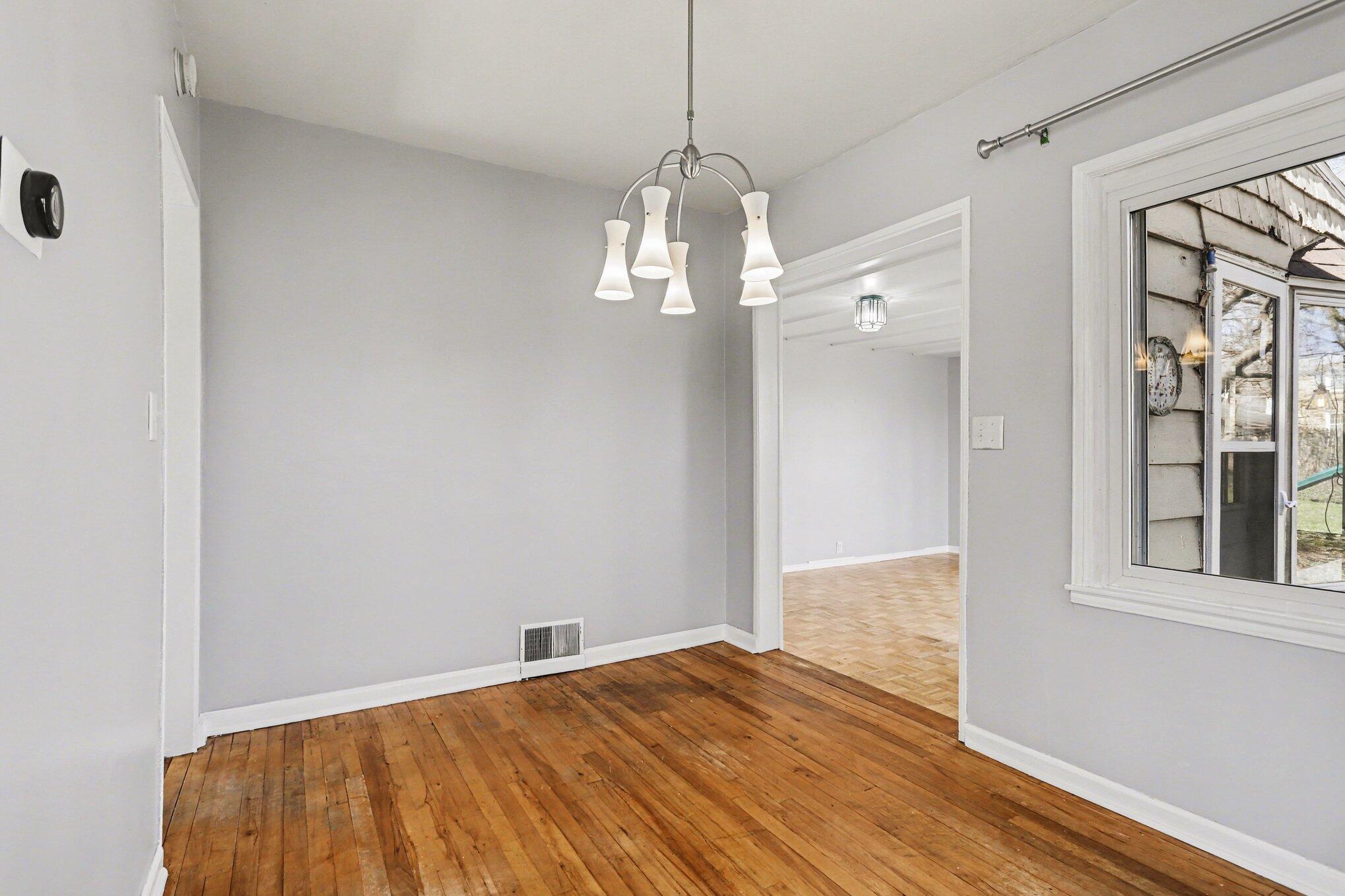 704 Whites Road Kalamazoo, MI 49008 - Photo 10 of 31 Dining Area