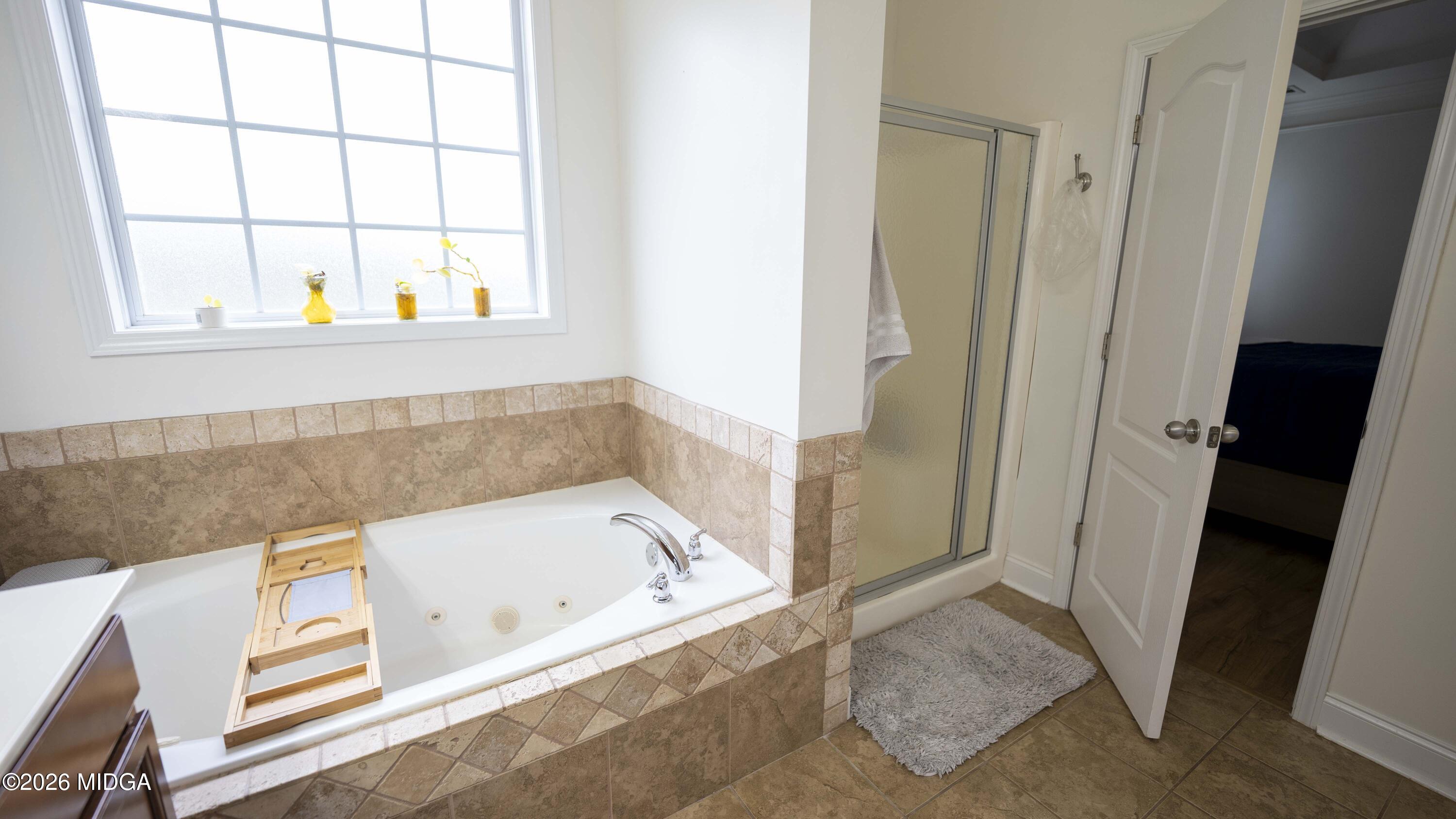 207 Broderick Circle Warner Robins, GA 31088 - Photo 25 of 33 a bathroom with a bathtub and a window