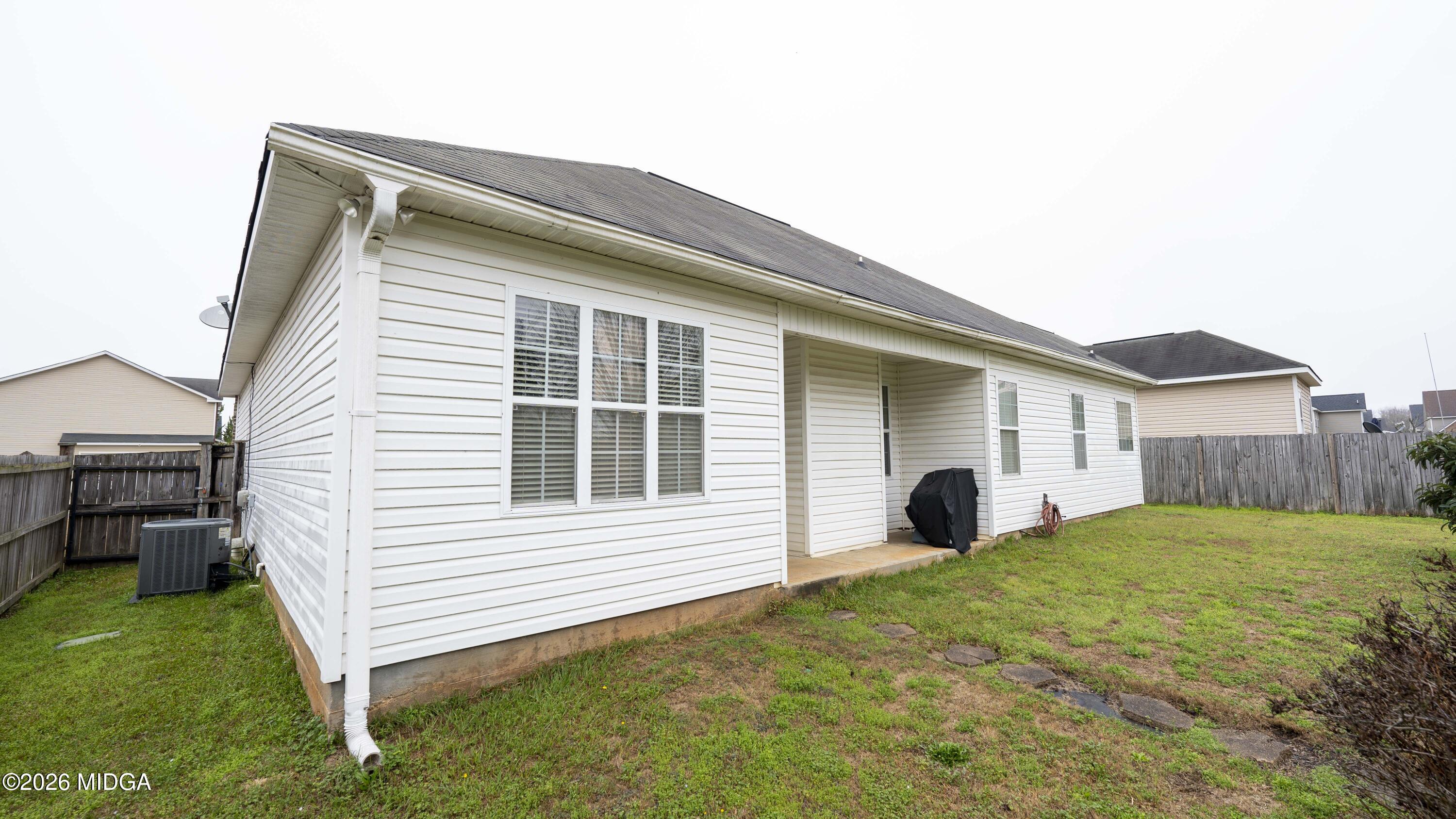 207 Broderick Circle Warner Robins, GA 31088 - Photo 33 of 33 a view of a house with a yard