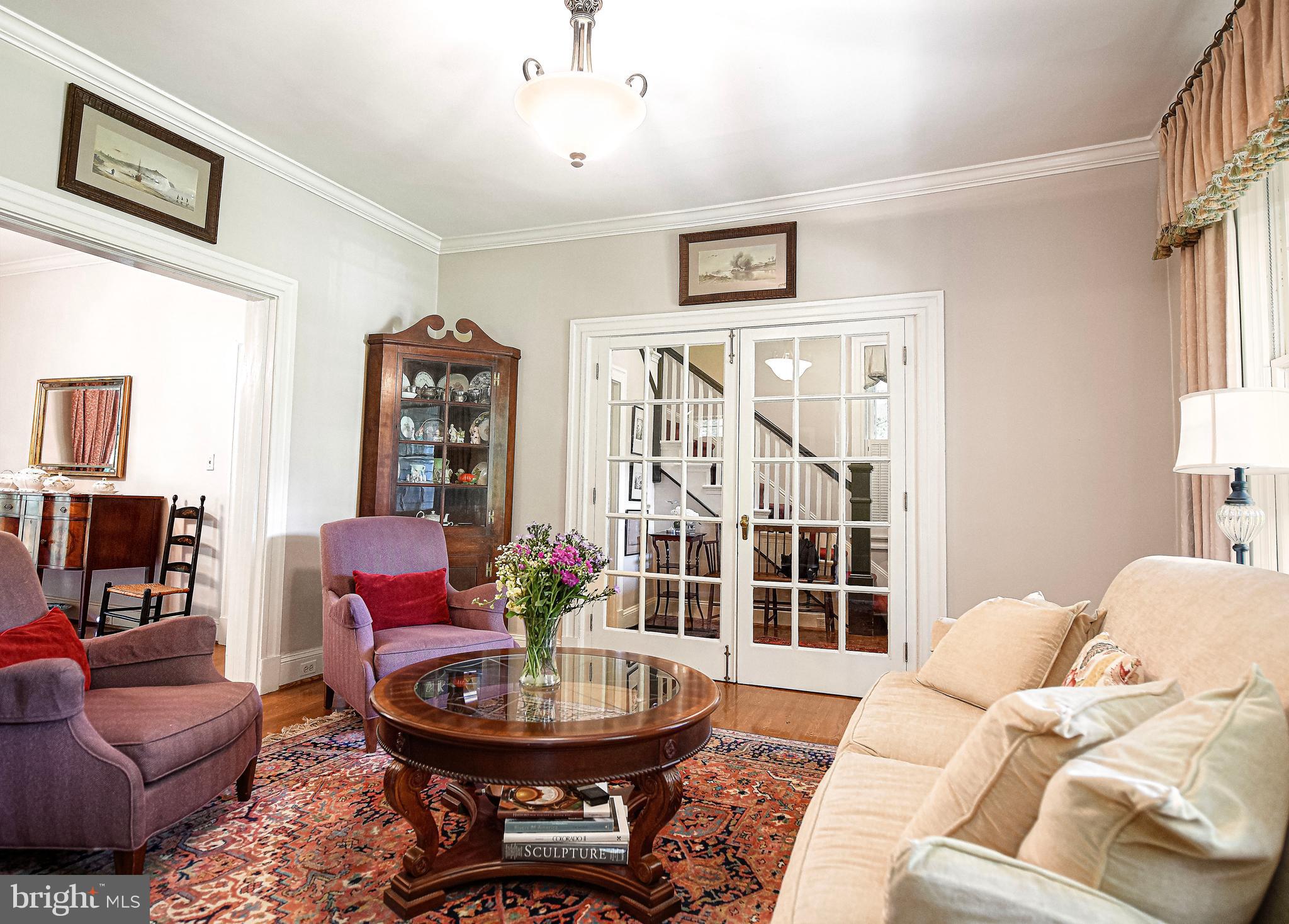 Spacious living room