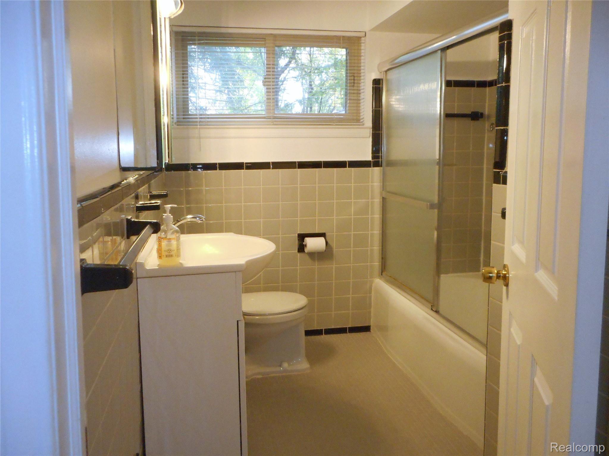 2249 Dunstable Road Birmingham, MI 48009 - Photo 17 of 27 2249 Dunstable_17.JPG