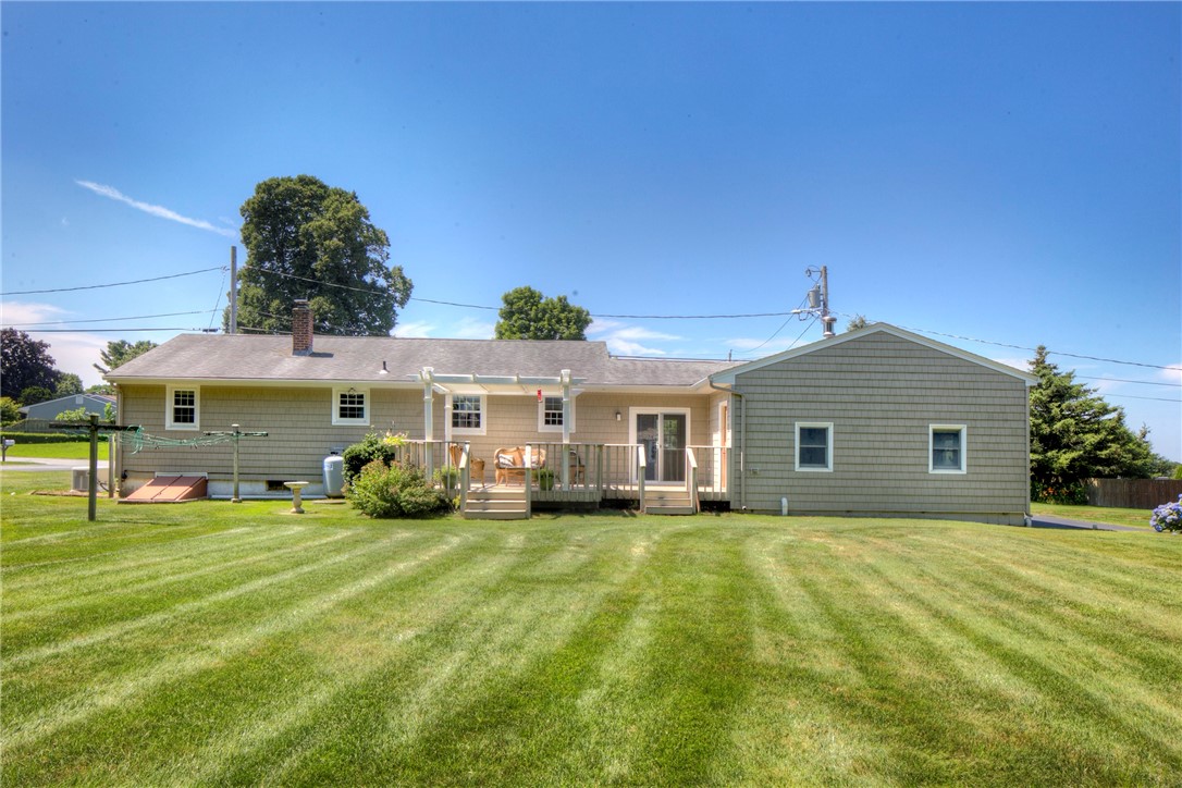 111 Mail Coach Road Portsmouth, RI 02871 - Photo 3 of 28 Gallery Image 3