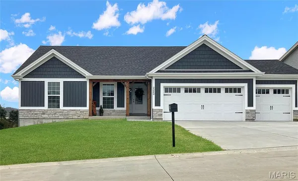 $370,000 | 304 Heritage Valley Drive, Unit 34, New Haven, MO 63068