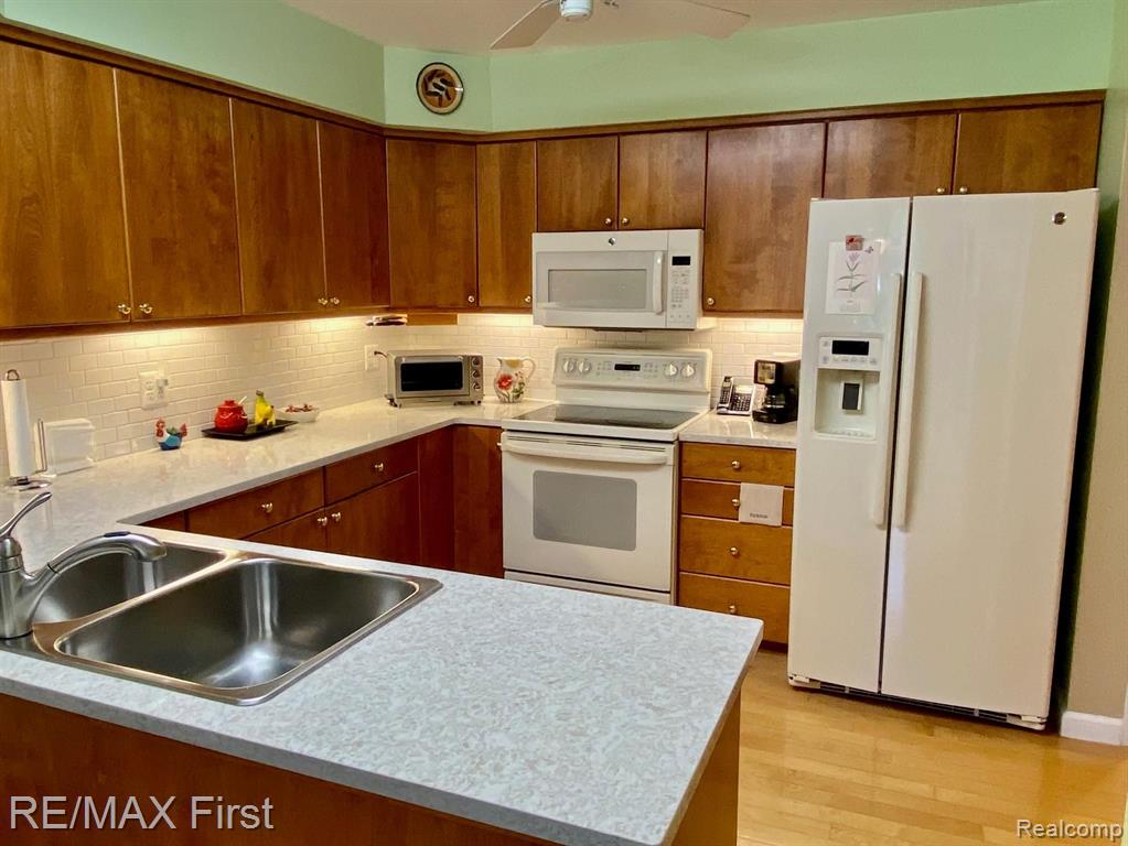 573 Tennyson Rochester Hills, MI 48307 - Photo 14 of 40
