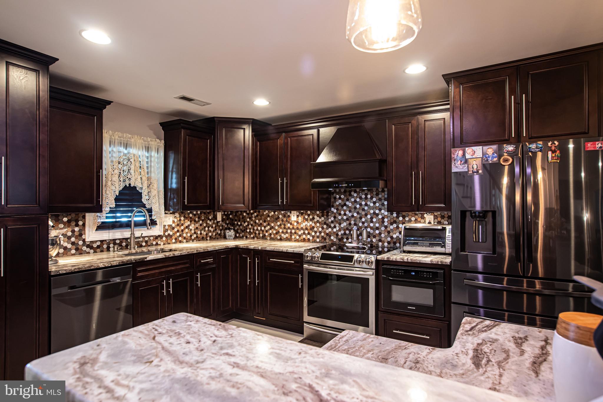 22 Hamlet Road Levittown, PA 19056 - Photo 4 of 43 Gallery Image 4