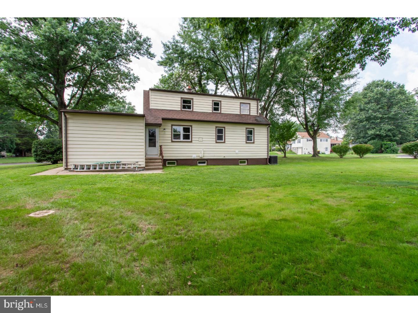 206 Crestview Road Hatboro, PA 19040 - Photo 3 of 25 Gallery Image 3