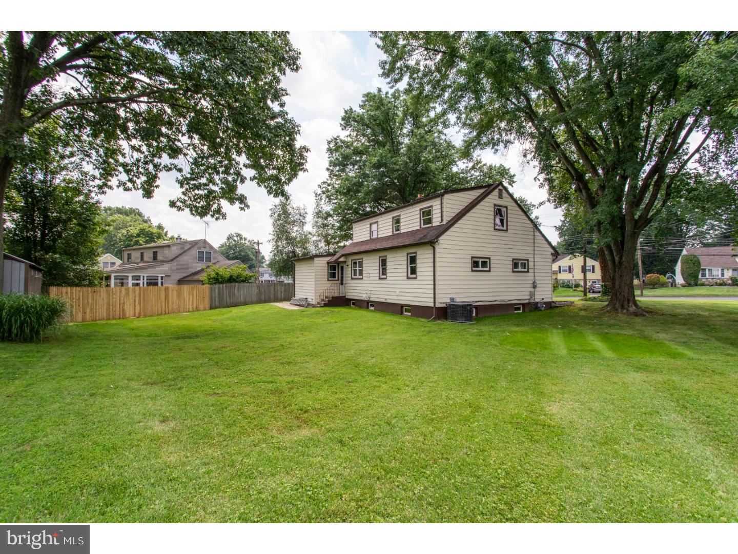 206 Crestview Road Hatboro, PA 19040 - Photo 4 of 25 Gallery Image 4