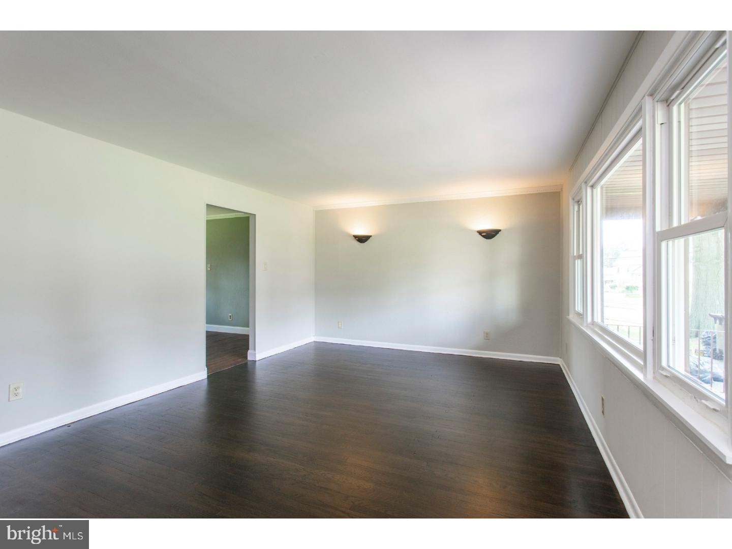 206 Crestview Road Hatboro, PA 19040 - Photo 5 of 25 Gallery Image 5