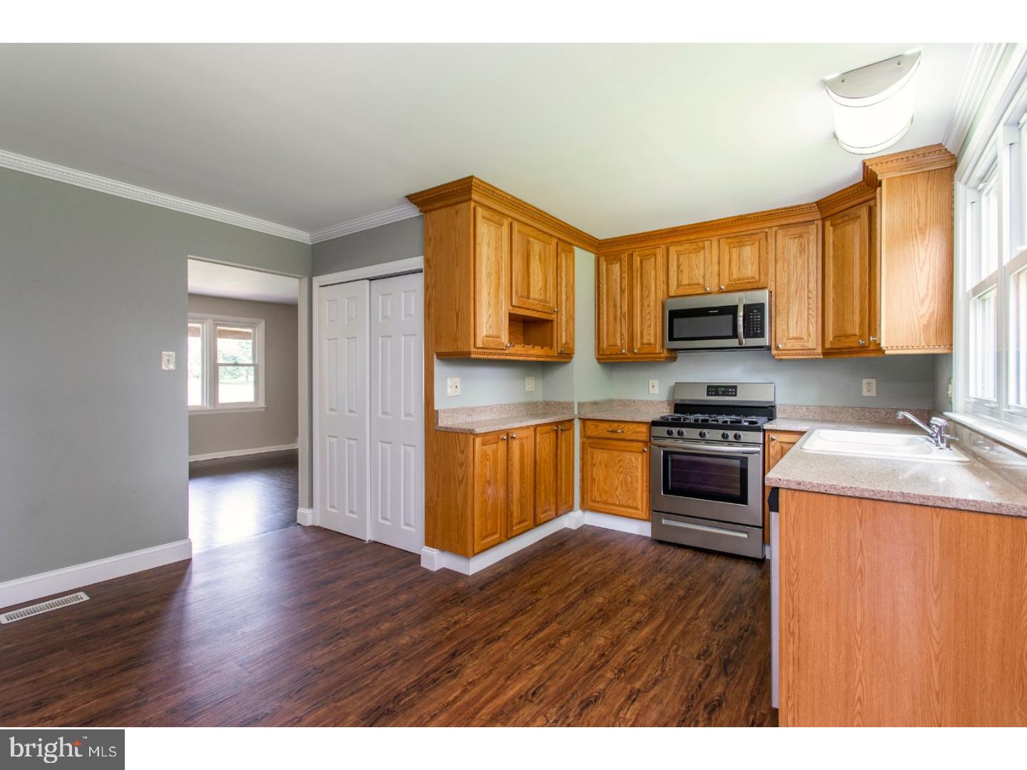 206 Crestview Road Hatboro, PA 19040 - Photo 9 of 25 Gallery Image 9