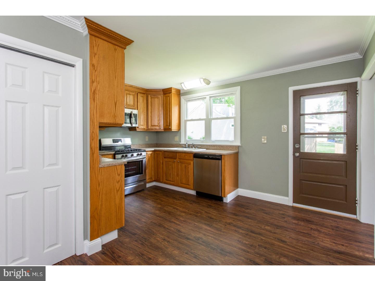 206 Crestview Road Hatboro, PA 19040 - Photo 10 of 25 Gallery Image 10