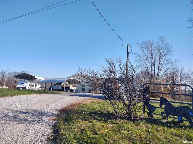 $196,000 | 1470 Old Bloomfield Road, Vienna, IL 62995