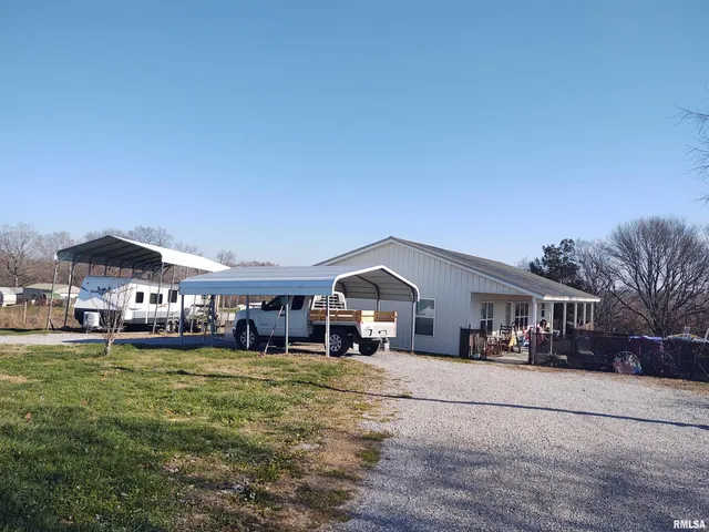 $196,000 | 1470 Old Bloomfield Road, Vienna, IL 62995