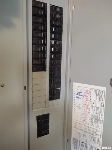 $196,000 | 1470 Old Bloomfield Road, Vienna, IL 62995