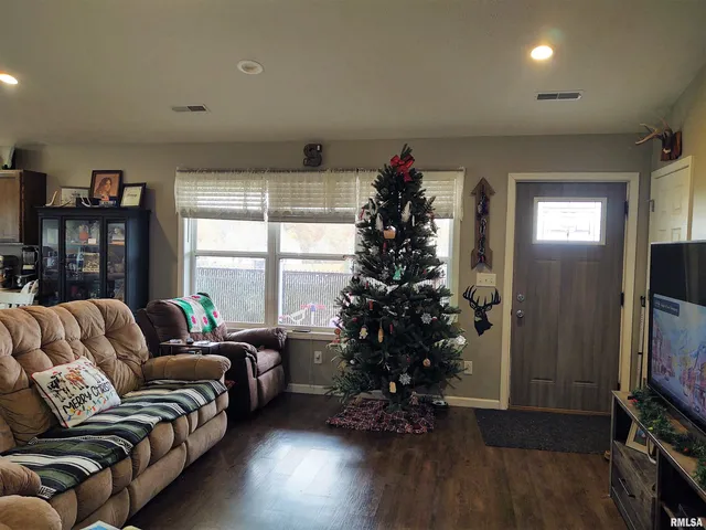 $196,000 | 1470 Old Bloomfield Road, Vienna, IL 62995