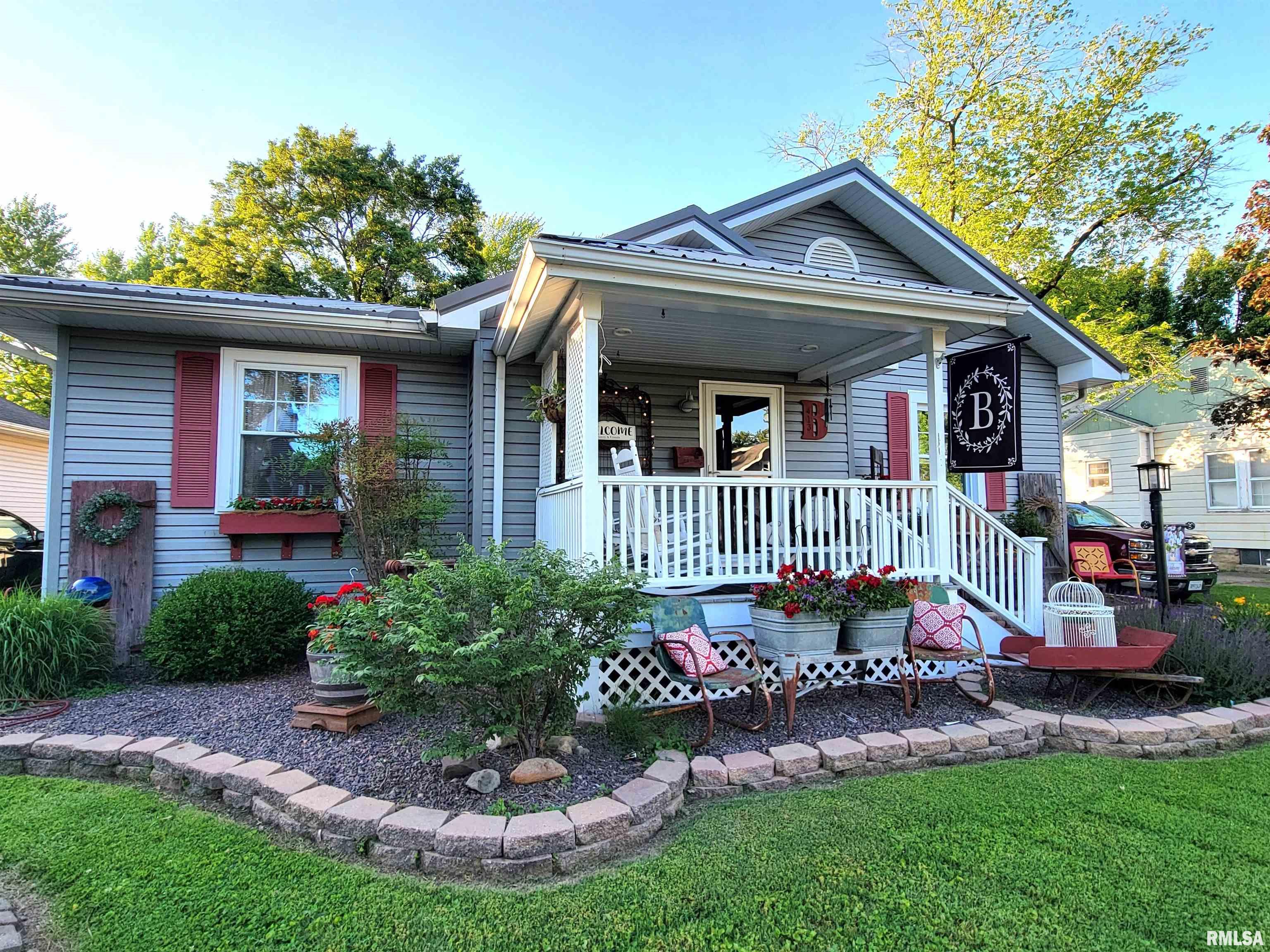 413 East 5th Street Flora, IL 62839 - Photo 1 of 100 Gallery Image 1