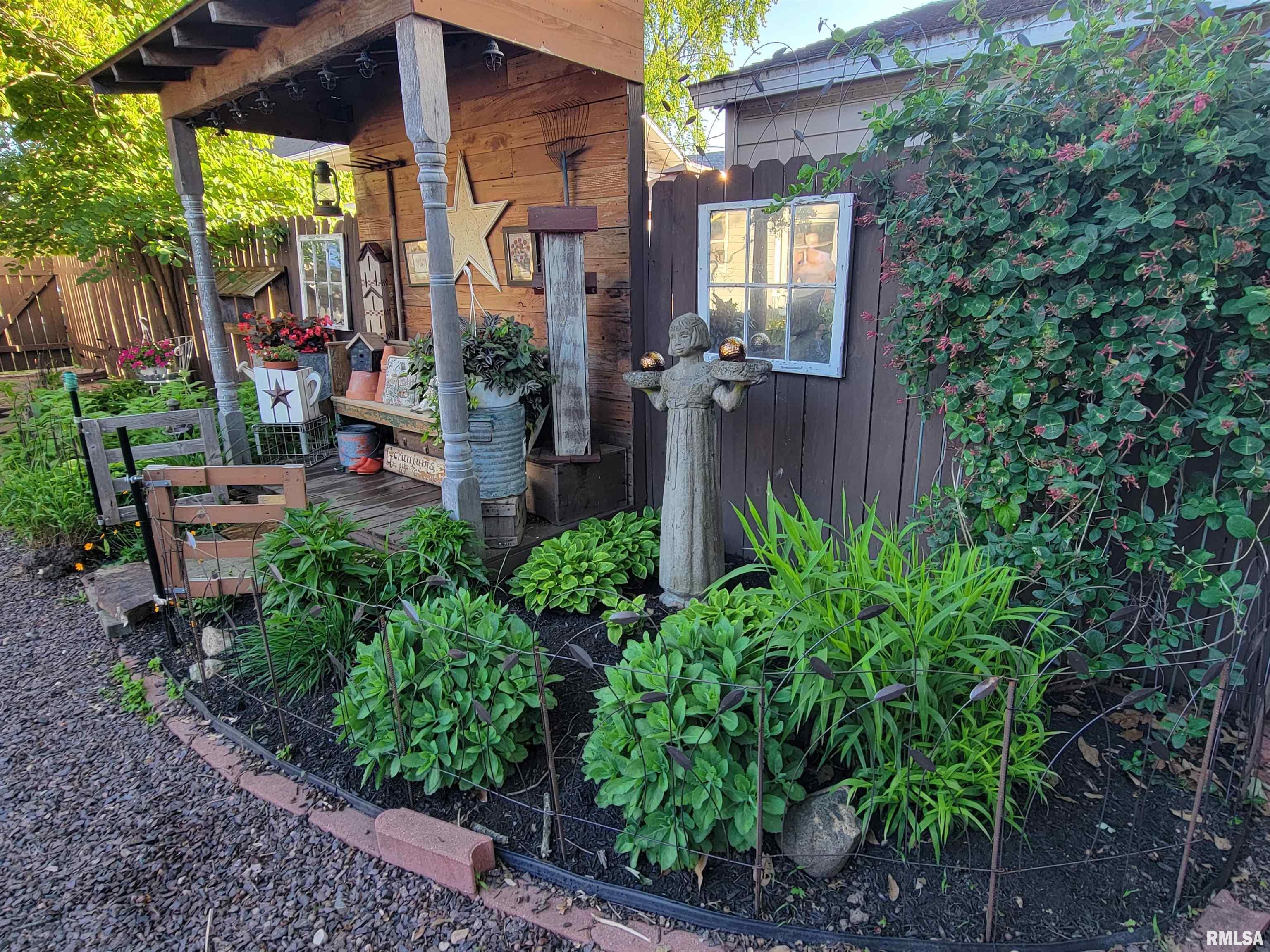 413 East 5th Street Flora, IL 62839 - Photo 3 of 100 Gallery Image 3