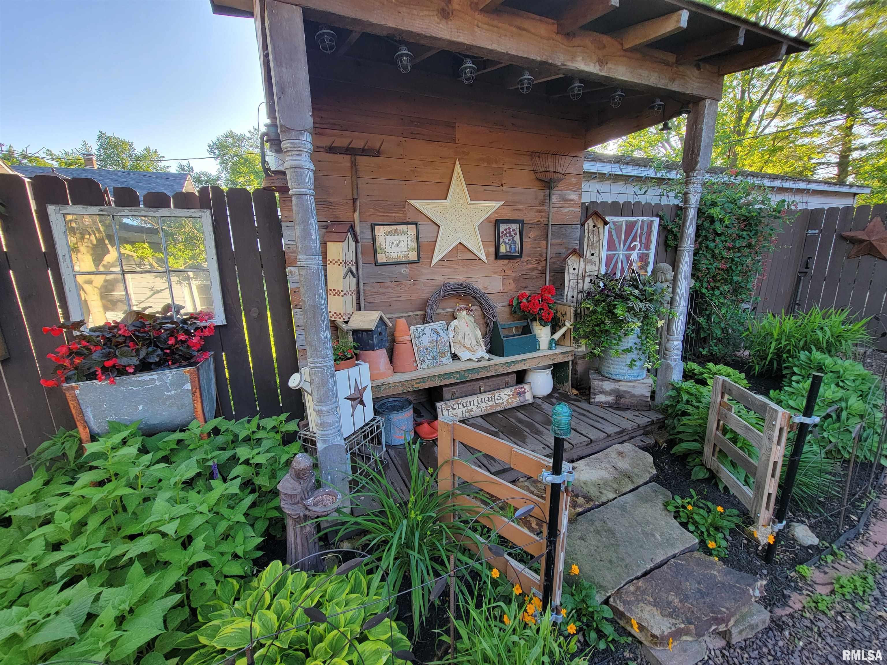 413 East 5th Street Flora, IL 62839 - Photo 4 of 100 Gallery Image 4