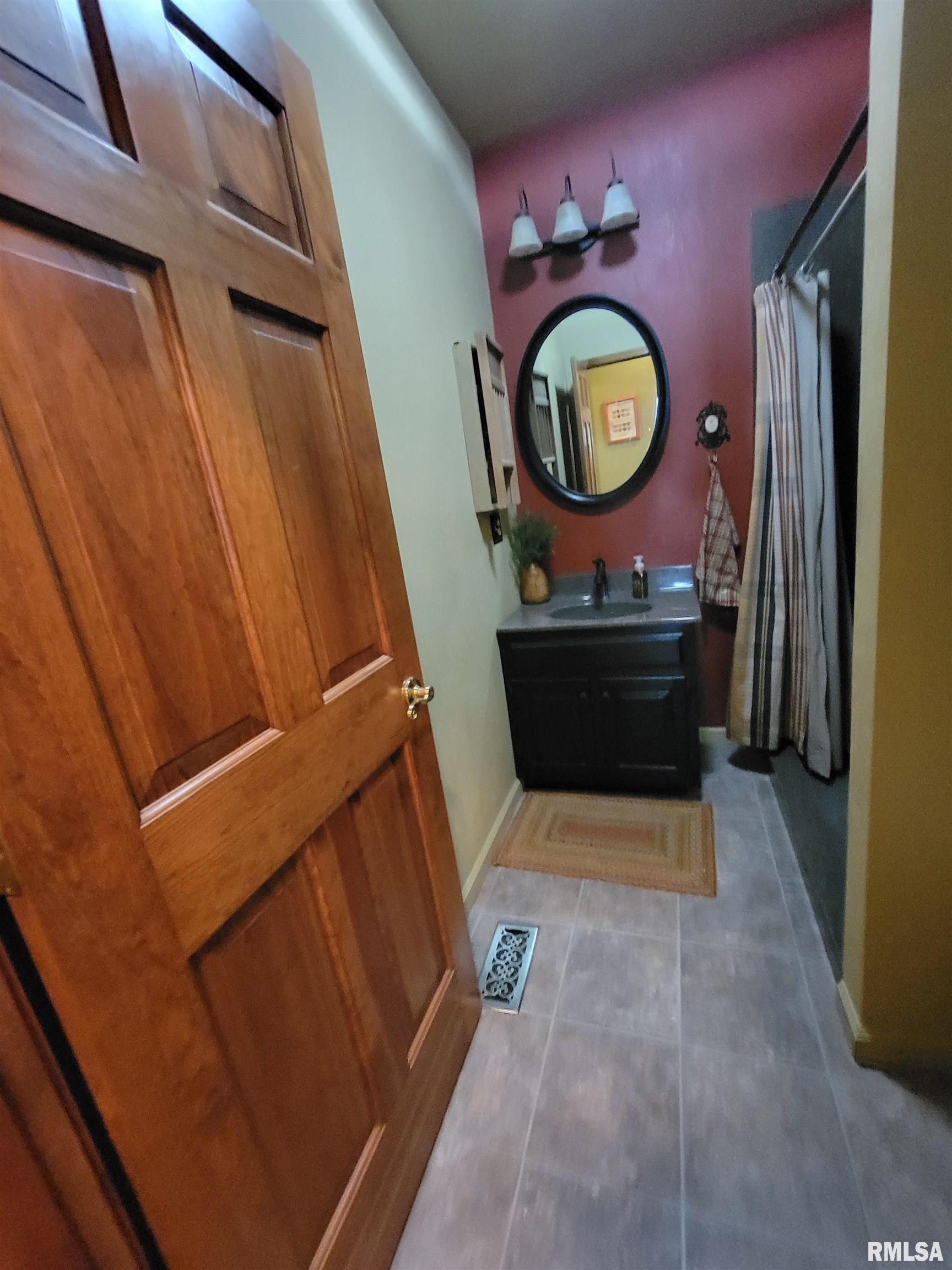 413 East 5th Street Flora, IL 62839 - Photo 58 of 100 Gallery Image 58