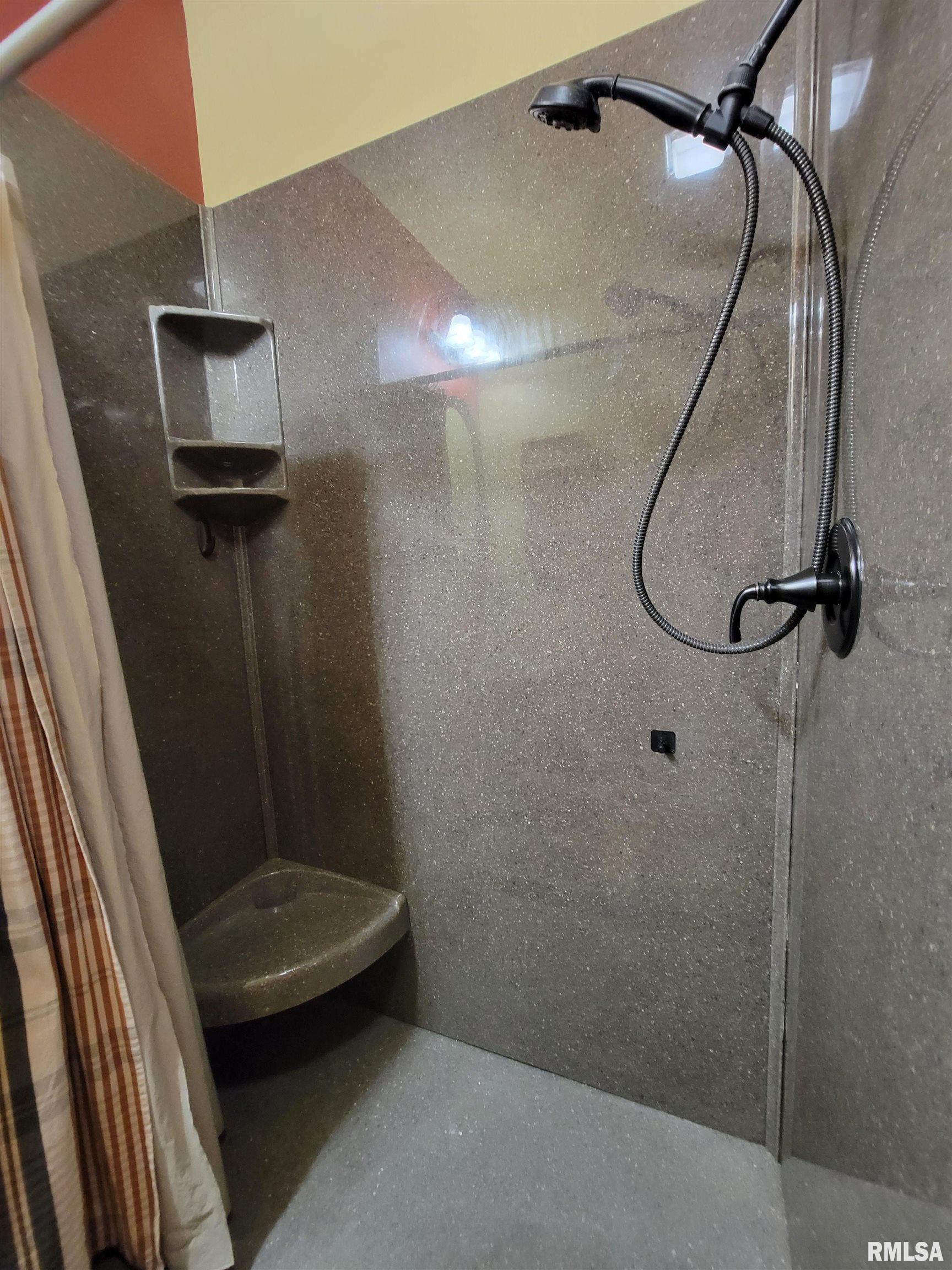 413 East 5th Street Flora, IL 62839 - Photo 61 of 100 Gallery Image 61