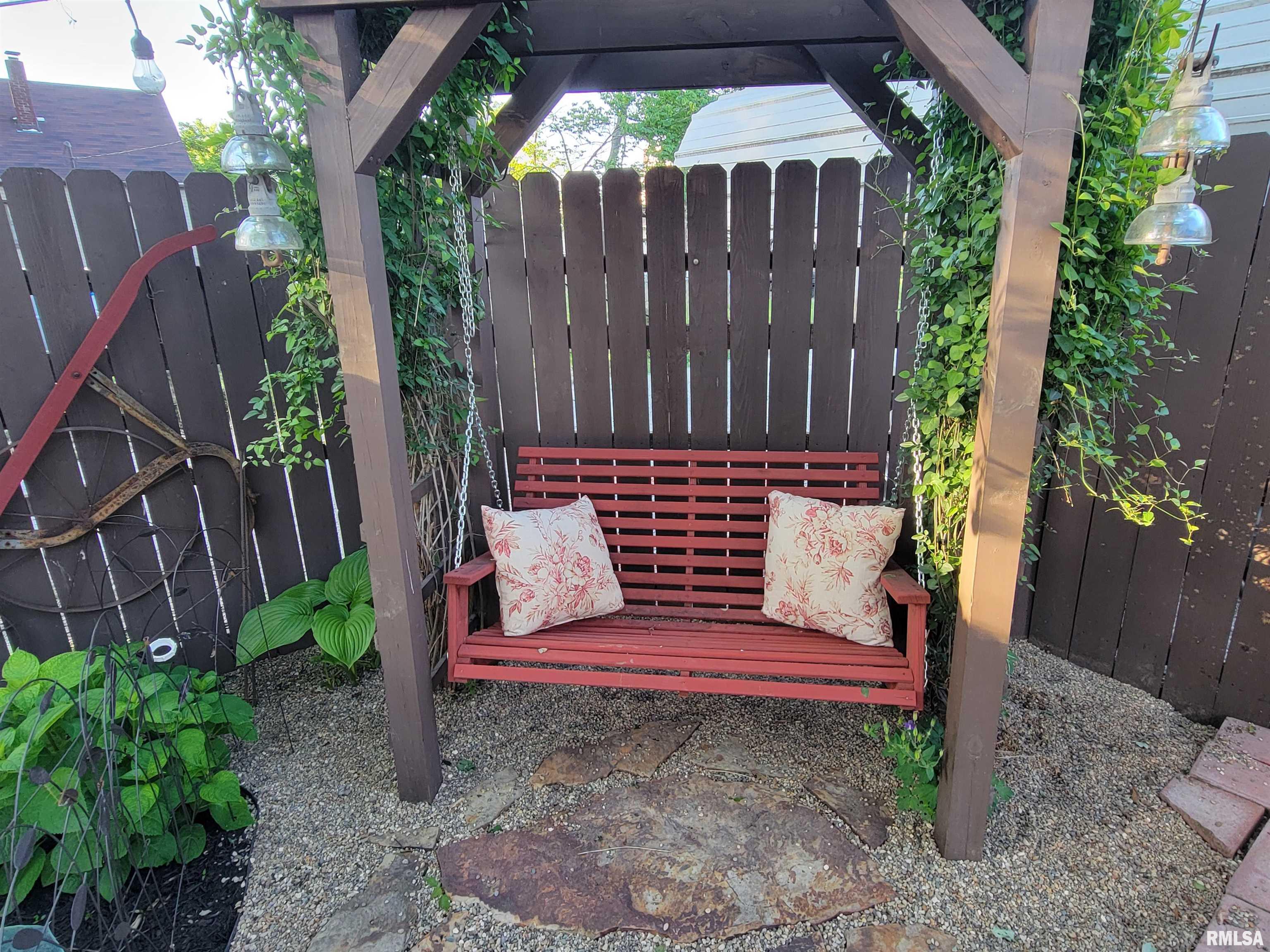 413 East 5th Street Flora, IL 62839 - Photo 7 of 100 Gallery Image 7
