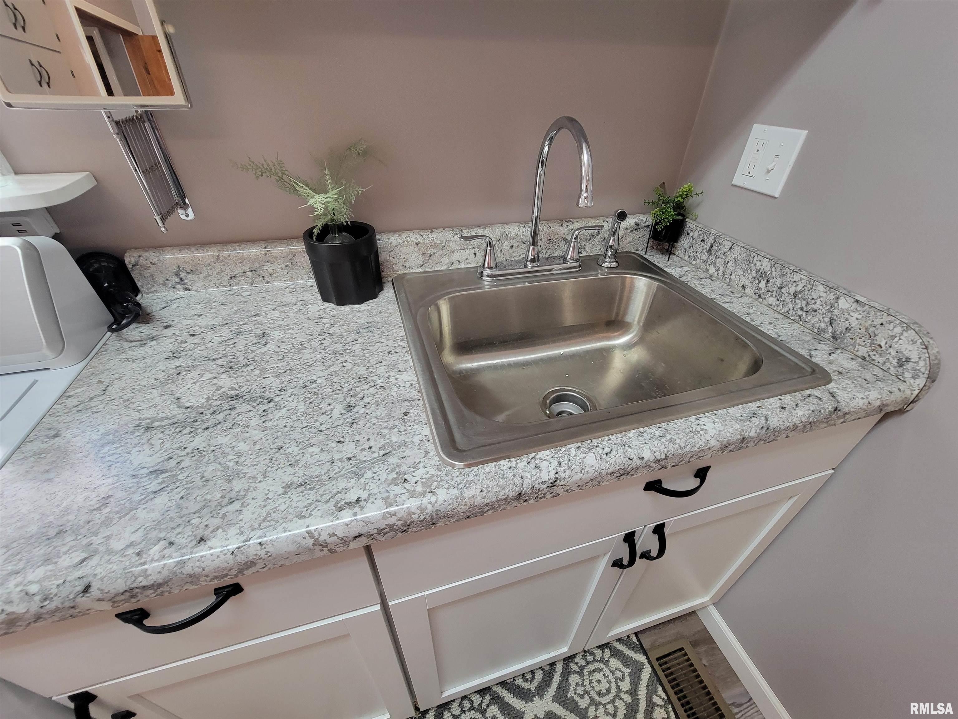 413 East 5th Street Flora, IL 62839 - Photo 71 of 100 Gallery Image 71