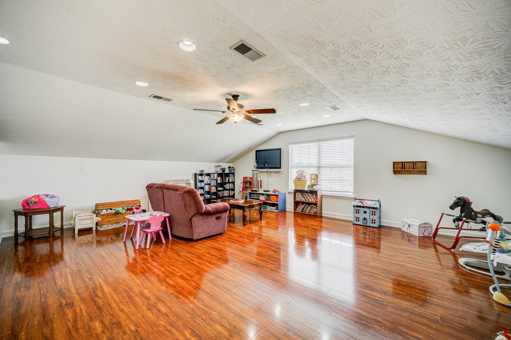 408 Cook Road Portland, TN 37148 - Photo 7 of 16 a living room with furniture and wooden floor
