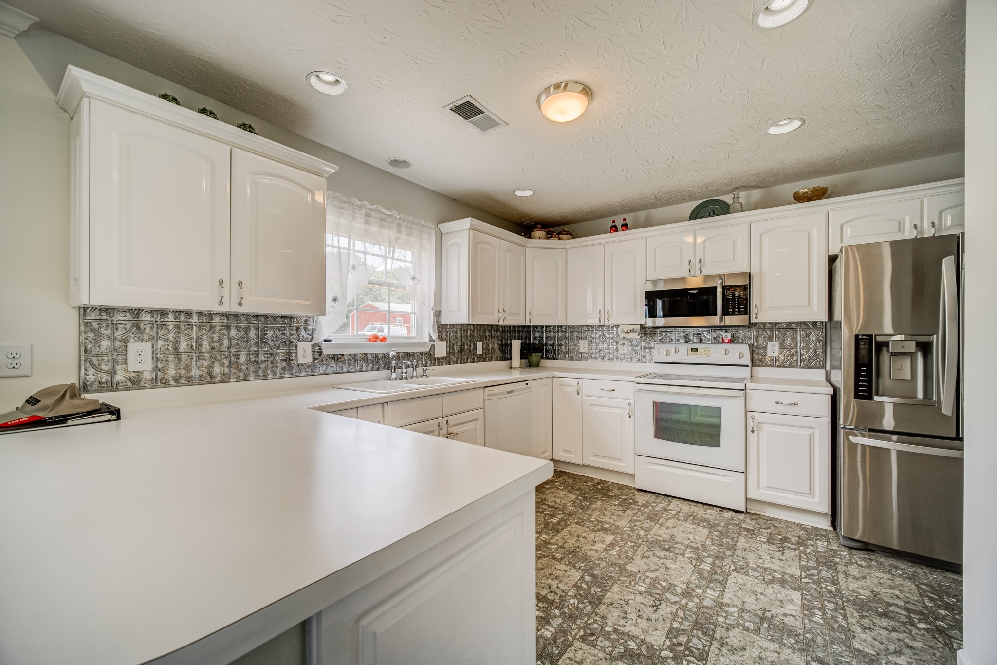 408 Cook Road Portland, TN 37148 - Photo 9 of 16 a kitchen with granite countertop a refrigerator stove and microwave