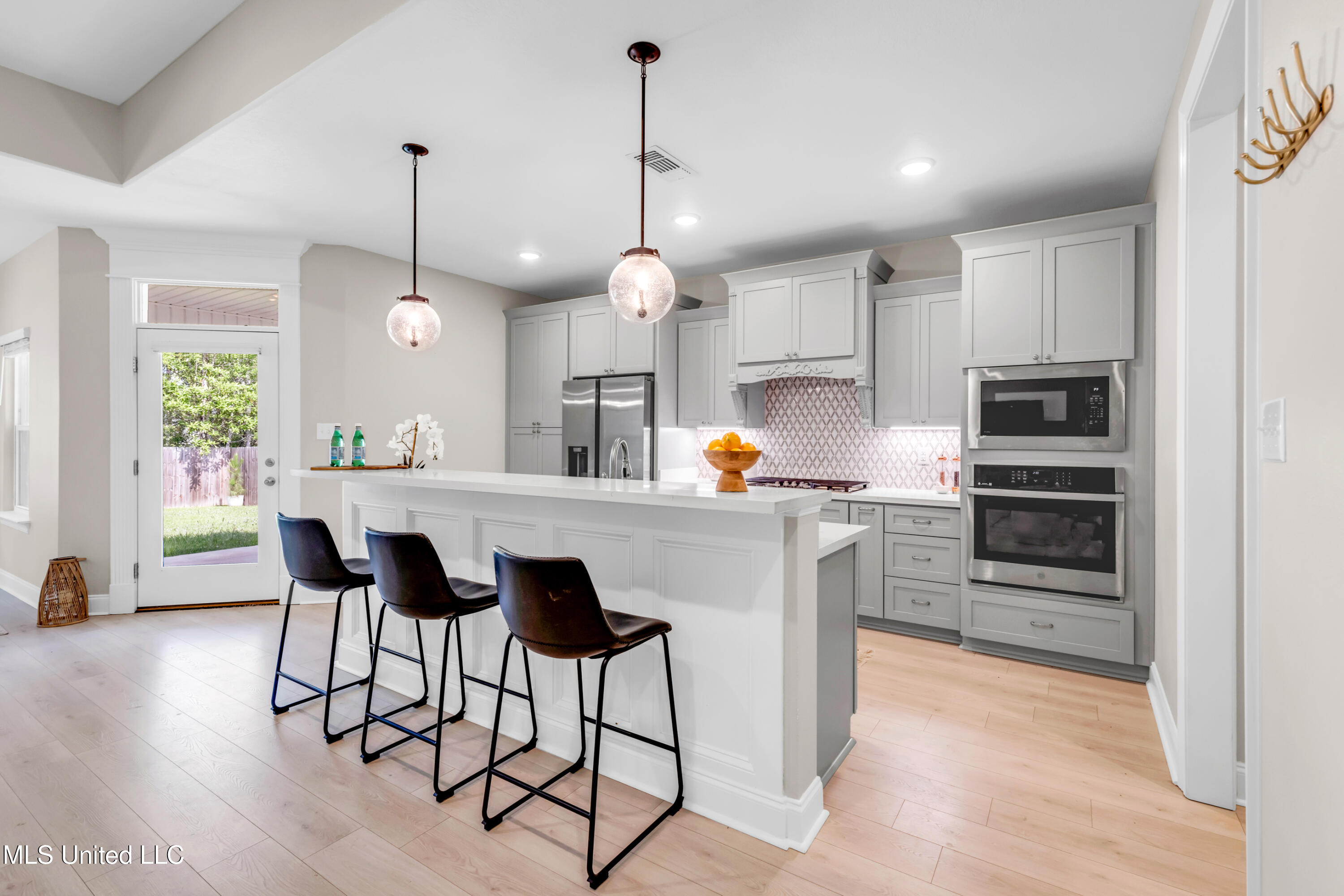 6253 Cypress Lane Biloxi, MS 39532 - Photo 2 of 36 6253CypressLn-18