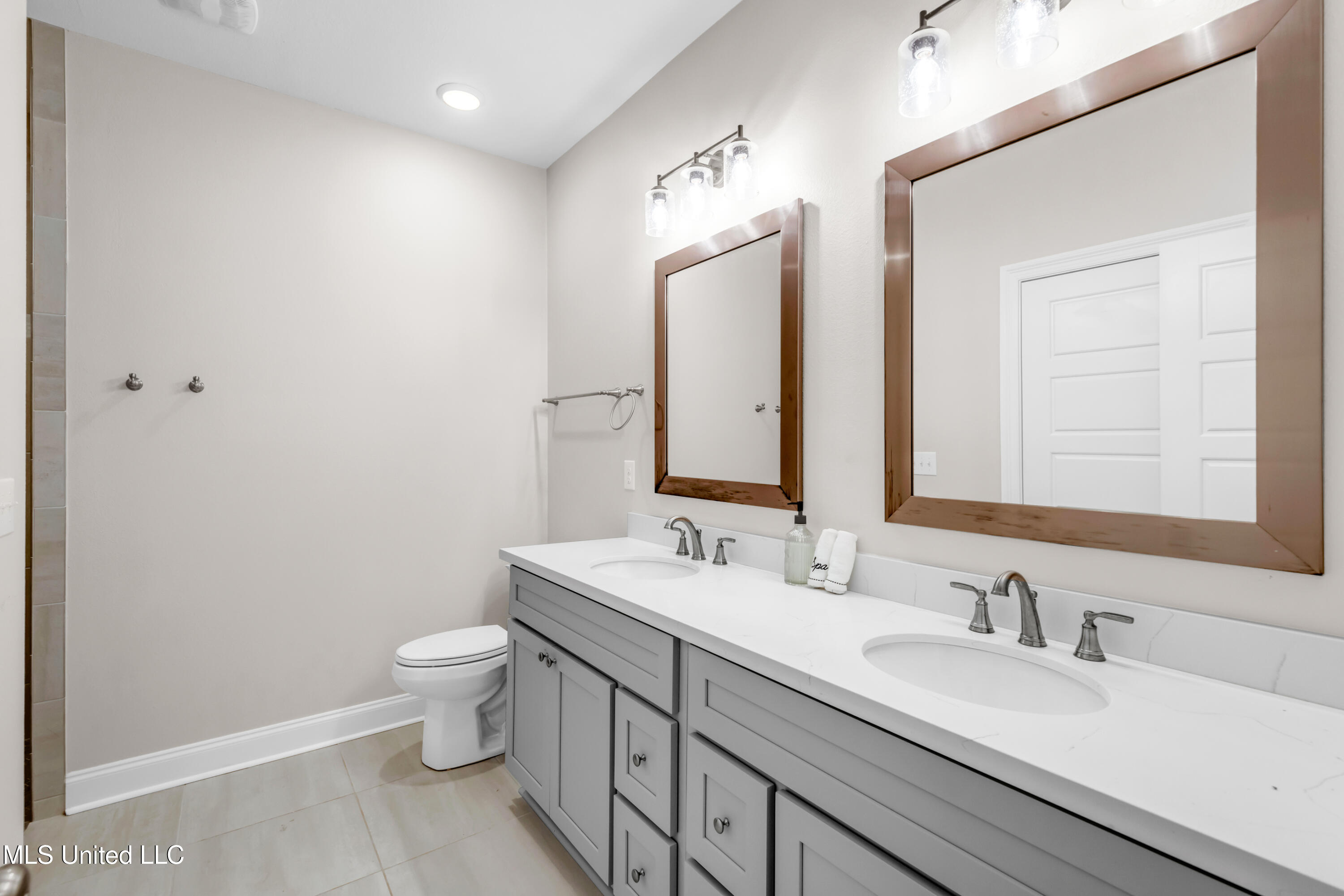 6253 Cypress Lane Biloxi, MS 39532 - Photo 21 of 36 6253CypressLn-28