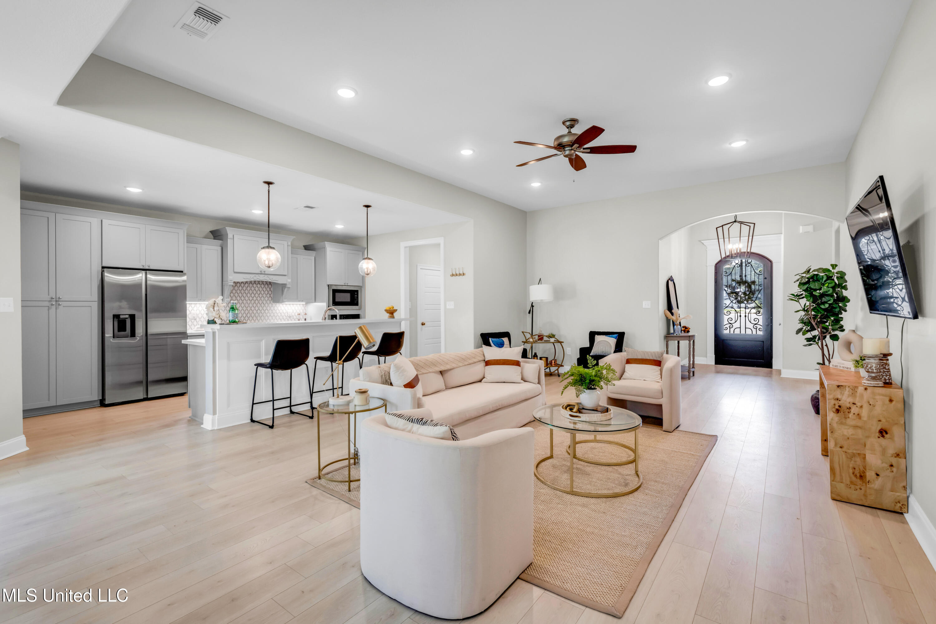 6253 Cypress Lane Biloxi, MS 39532 - Photo 3 of 36 6253CypressLn-14