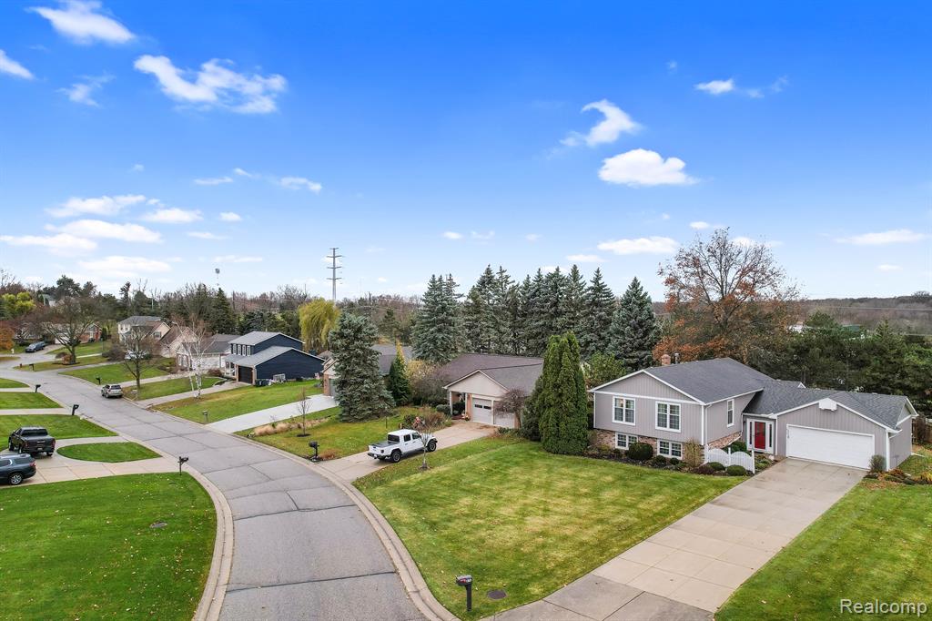 876 Dahlia Lane Rochester Hills, MI 48307 - Photo 5 of 44