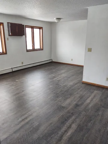 $775 | 222 6th Street Southwest, Unit 12, Madelia, MN 56062