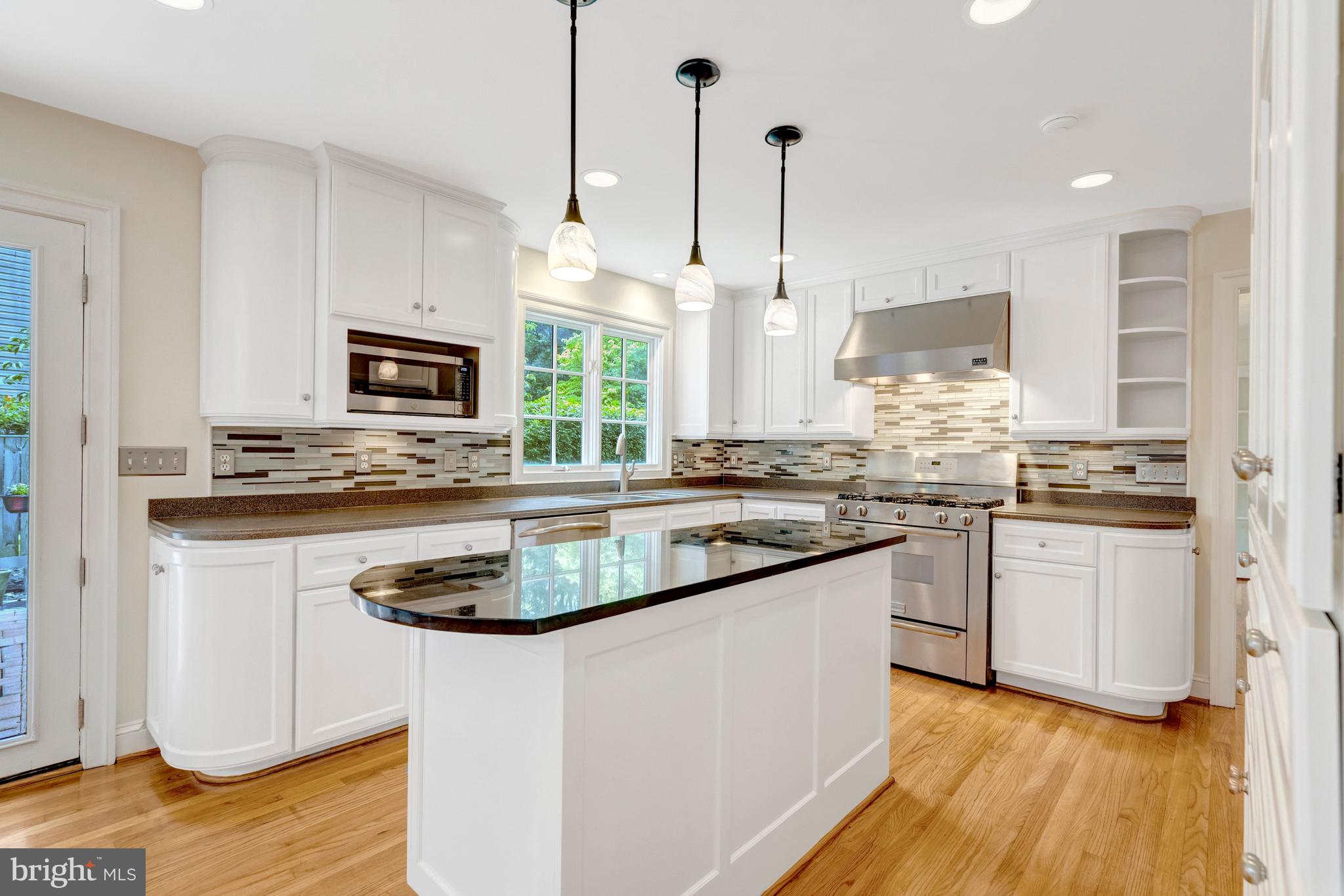 1301 Stone Meadow Way Vienna, VA 22182 - Photo 13 of 48