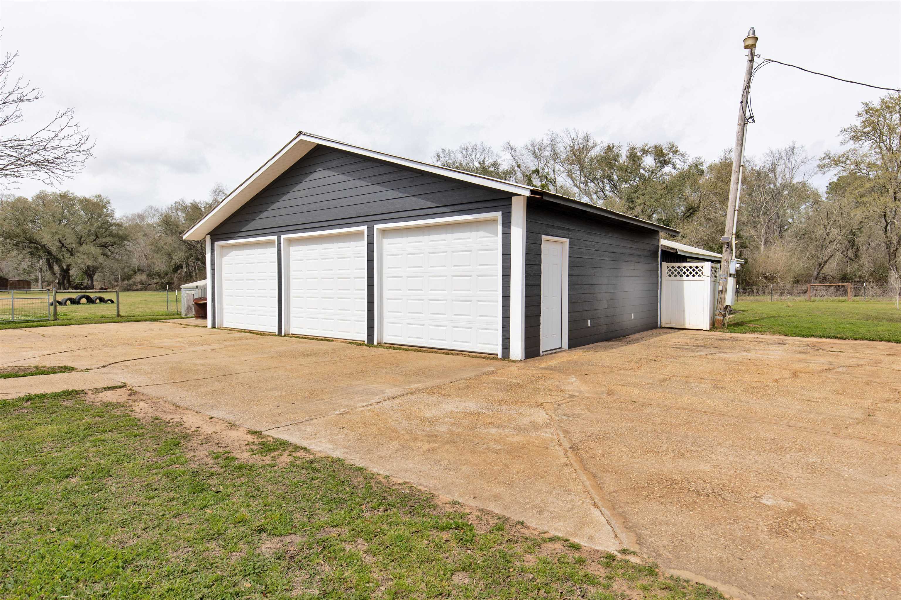 20447 Sellers Lane Foley, AL 36535 - Photo 3 of 39