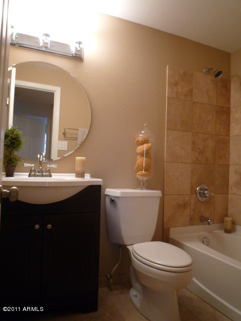 3515 East Hearn Road Phoenix, AZ 85032 - Photo 14 of 28 Hall Bath