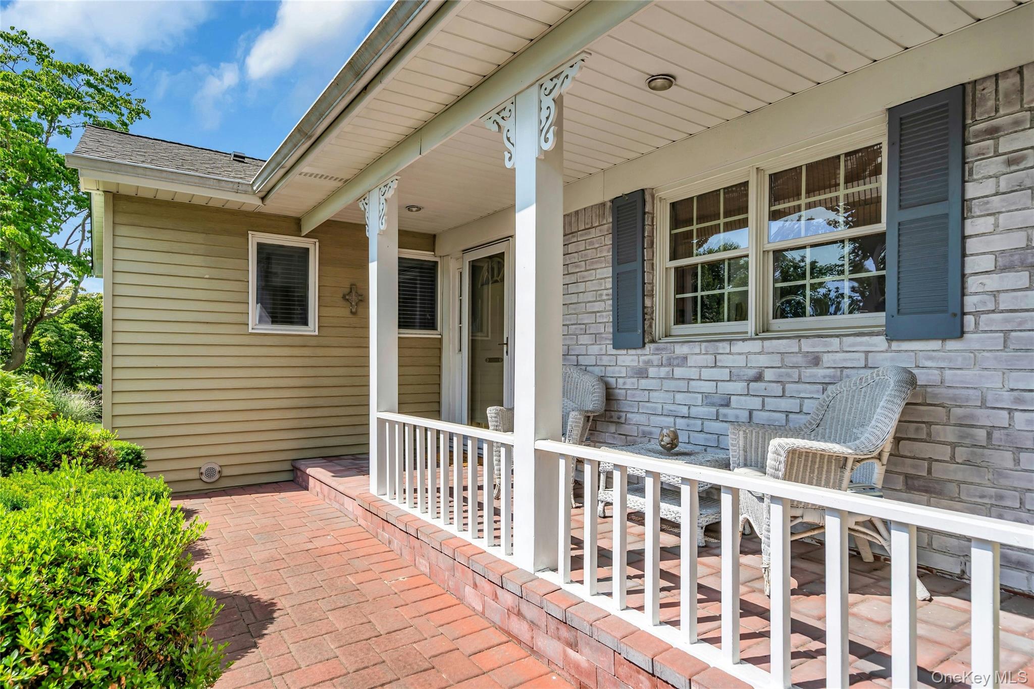 34 Aberdeen Road Smithtown, NY 11787 - Photo 4 of 38