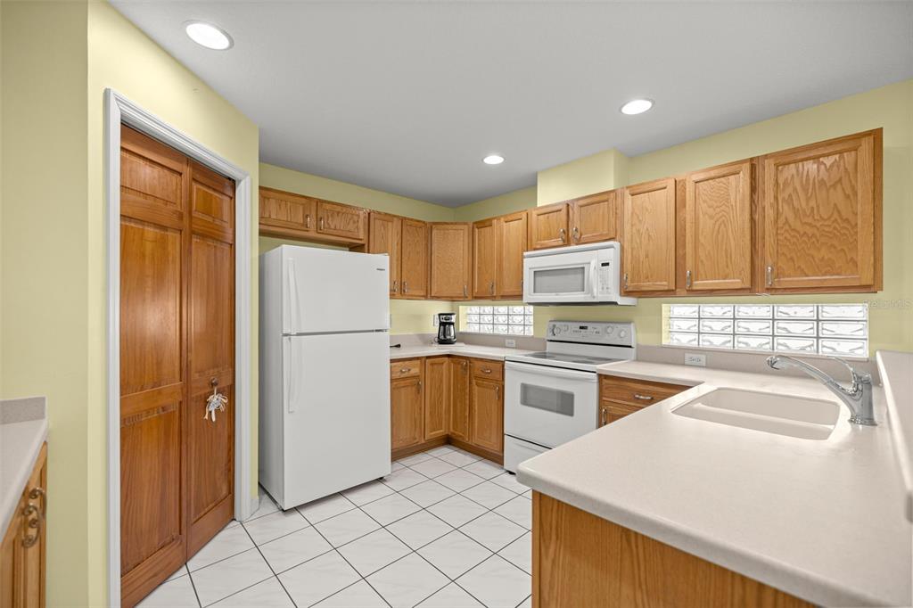 10970 Southwest 69th Circle Ocala, FL 34476 - Photo 9 of 50 a kitchen with appliances cabinets and furniture