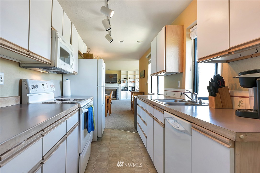 8200 Cowichan Road Blaine, WA 98230 - Photo 14 of 25 Gallery Image 14