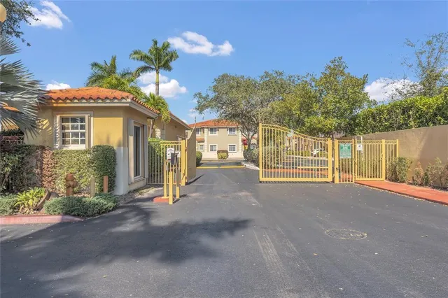 a view of a livingroom with furniture
