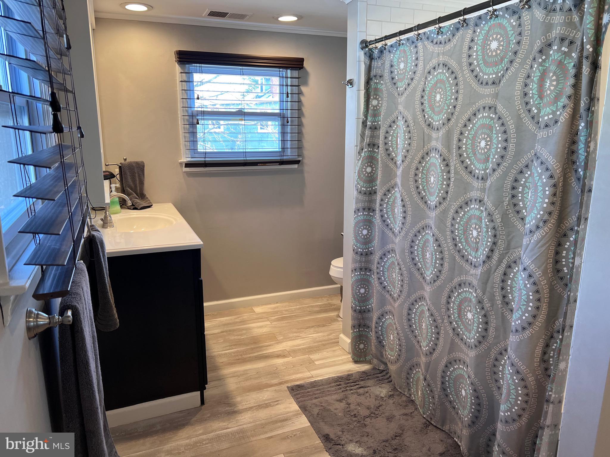 9 Warren Street Edgewater Park, NJ 08010 - Photo 19 of 25 Full Bath