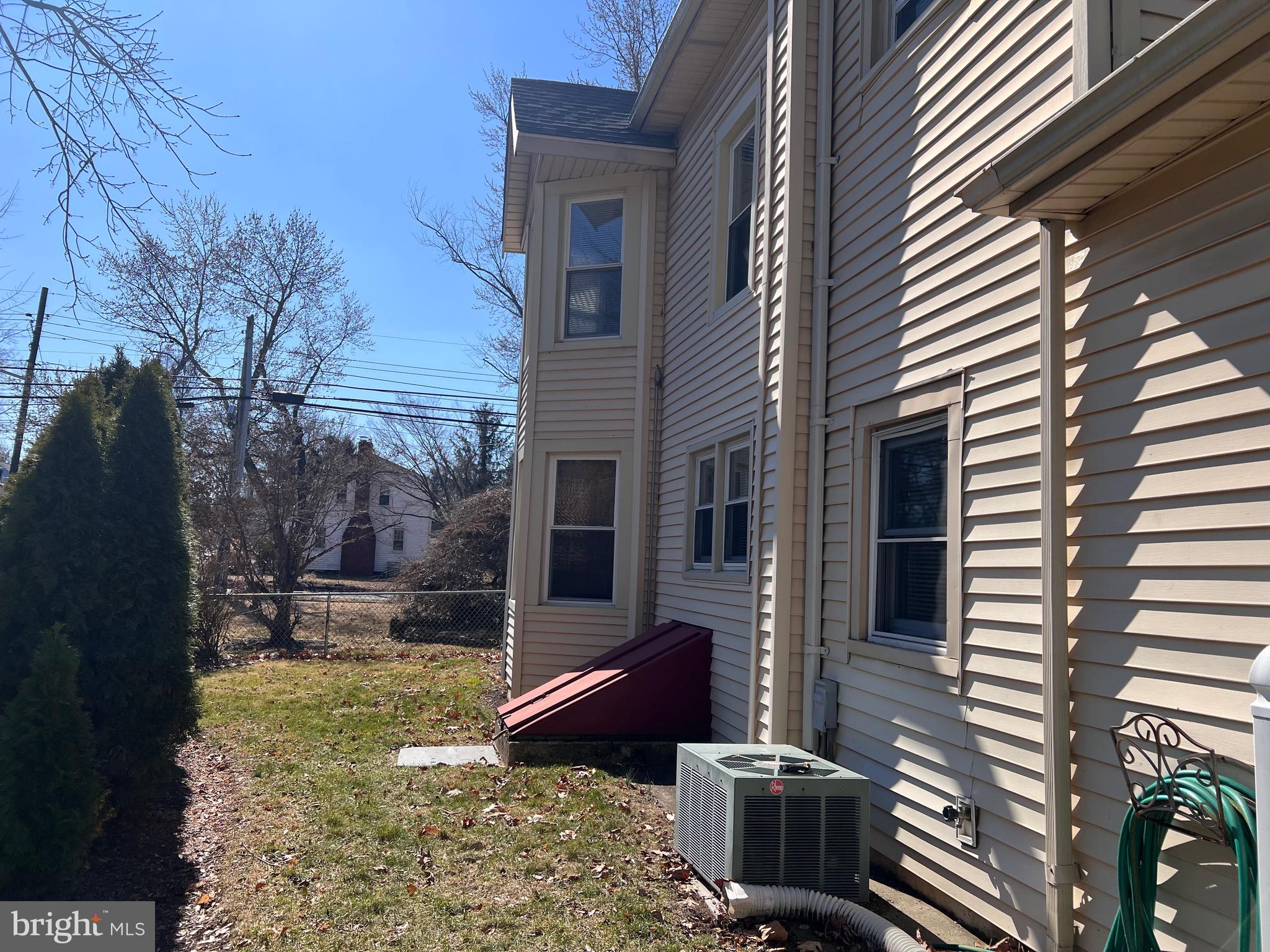 9 Warren Street Edgewater Park, NJ 08010 - Photo 23 of 25 Side Yard
