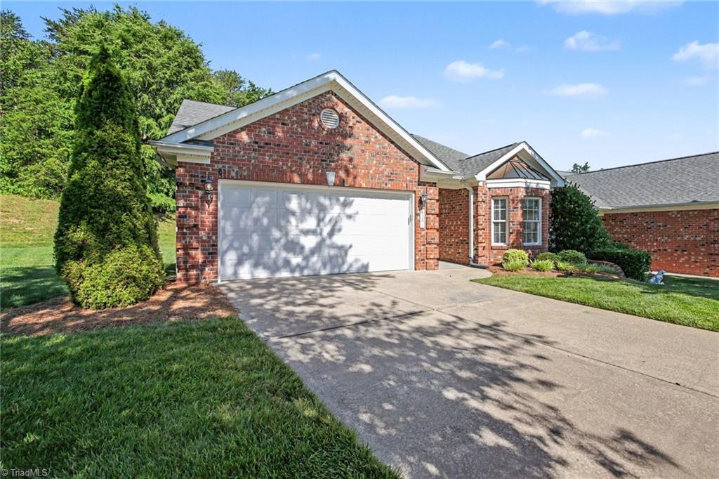 4261 Lumsden Lane High Point, NC 27265 - Photo 3 of 28