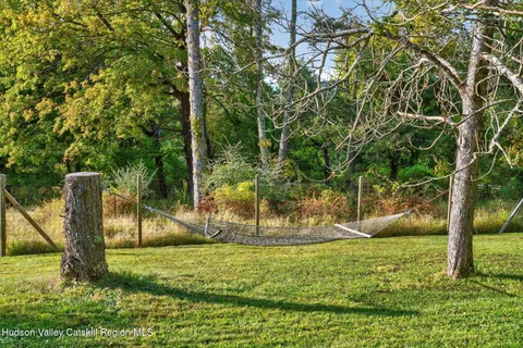 a view of yard with tree