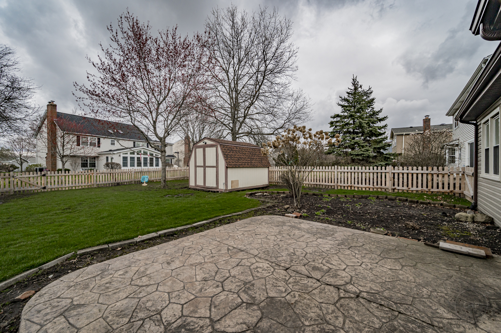 2820 Sun Valley Road Lisle, IL 60532 - Photo 44 of 46 a view of a garden with a small yard