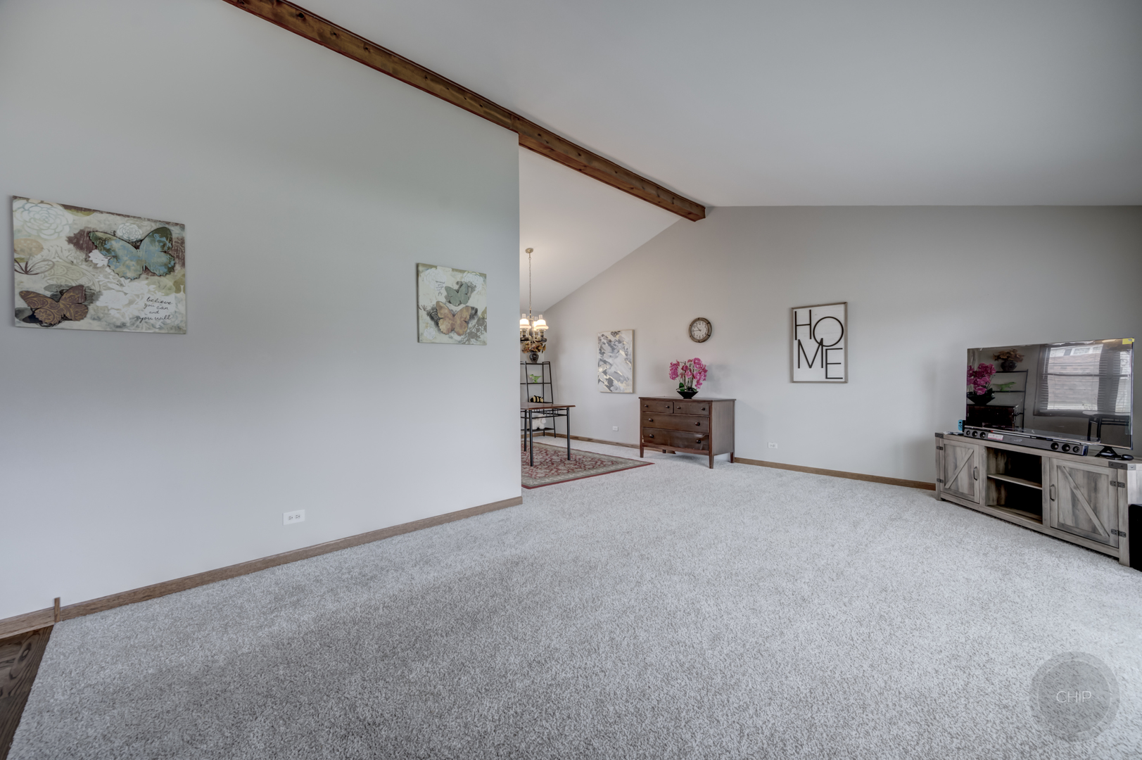 2820 Sun Valley Road Lisle, IL 60532 - Photo 7 of 46 a view of a livingroom with workspace and a couch