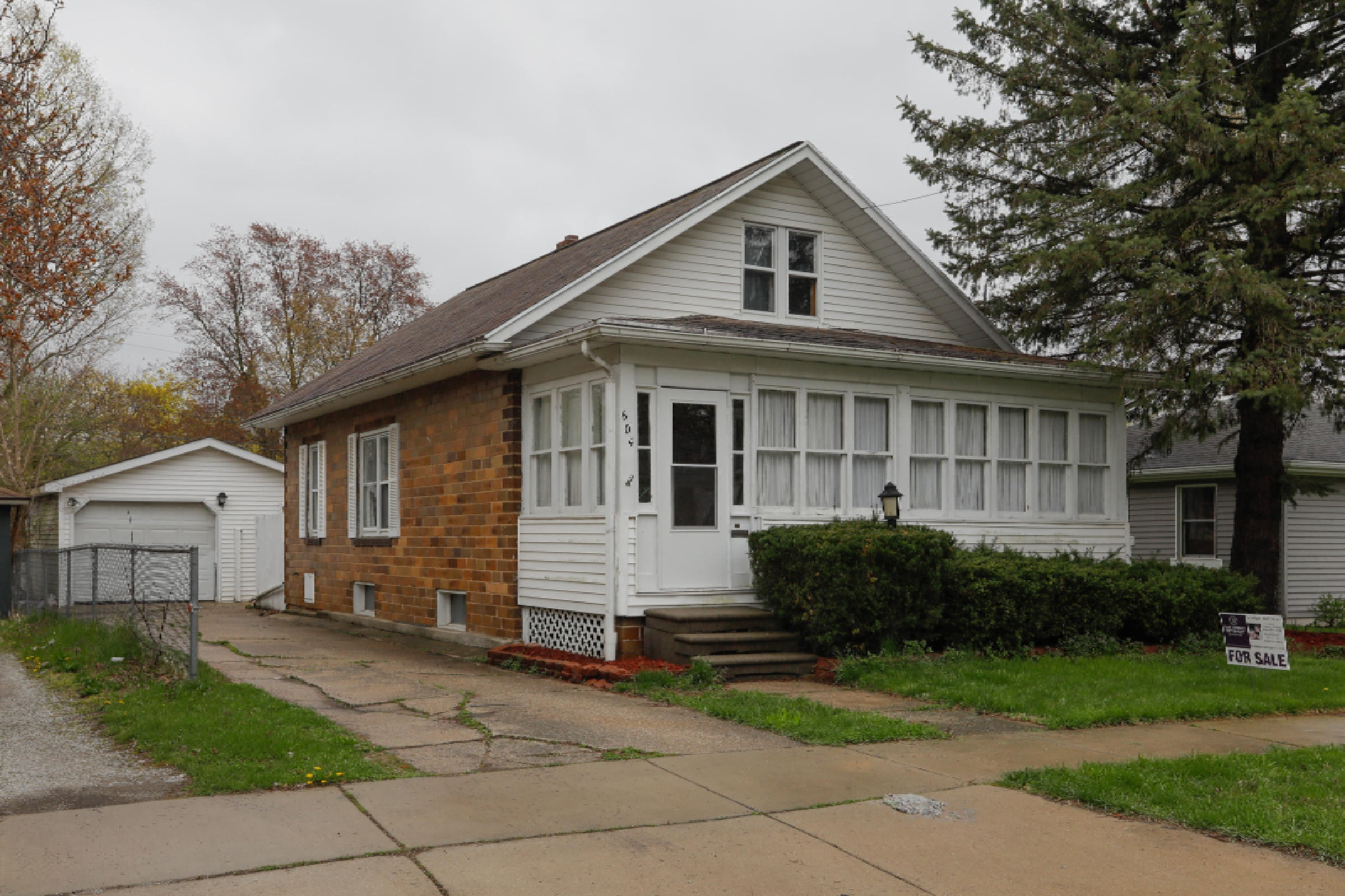 604 Constantine Street Three Rivers, MI 49093 - Photo 1 of 23 604 S Constantine St-101
