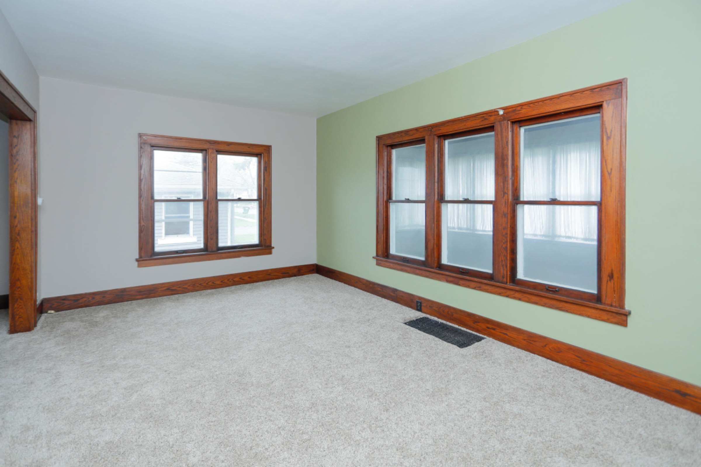 604 Constantine Street Three Rivers, MI 49093 - Photo 3 of 23 604 S Constantine St-104