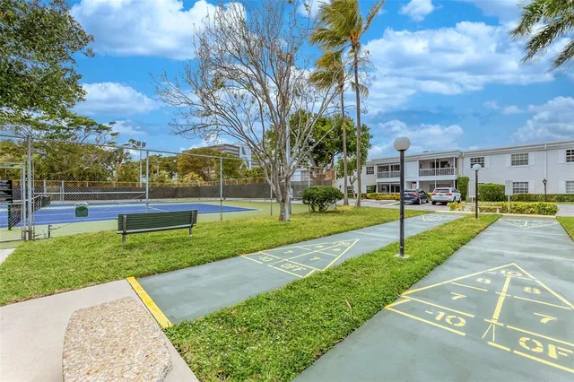 a view of a tennis court