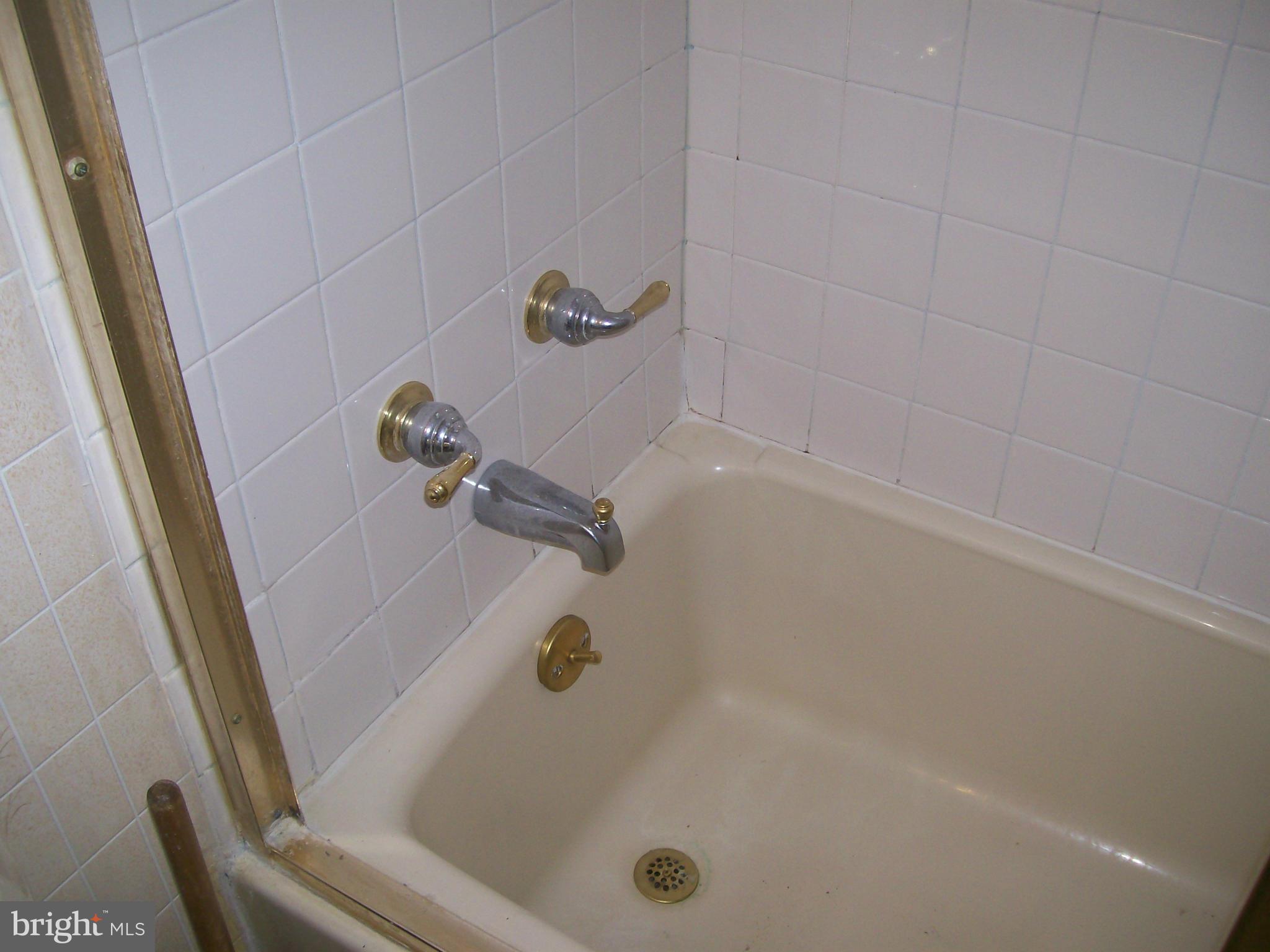 3705 Lambson Road Baltimore, MD 21220 - Photo 18 of 28 Bath